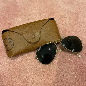 Polarized, aviator, ray-ban sunglasses- barely worn!